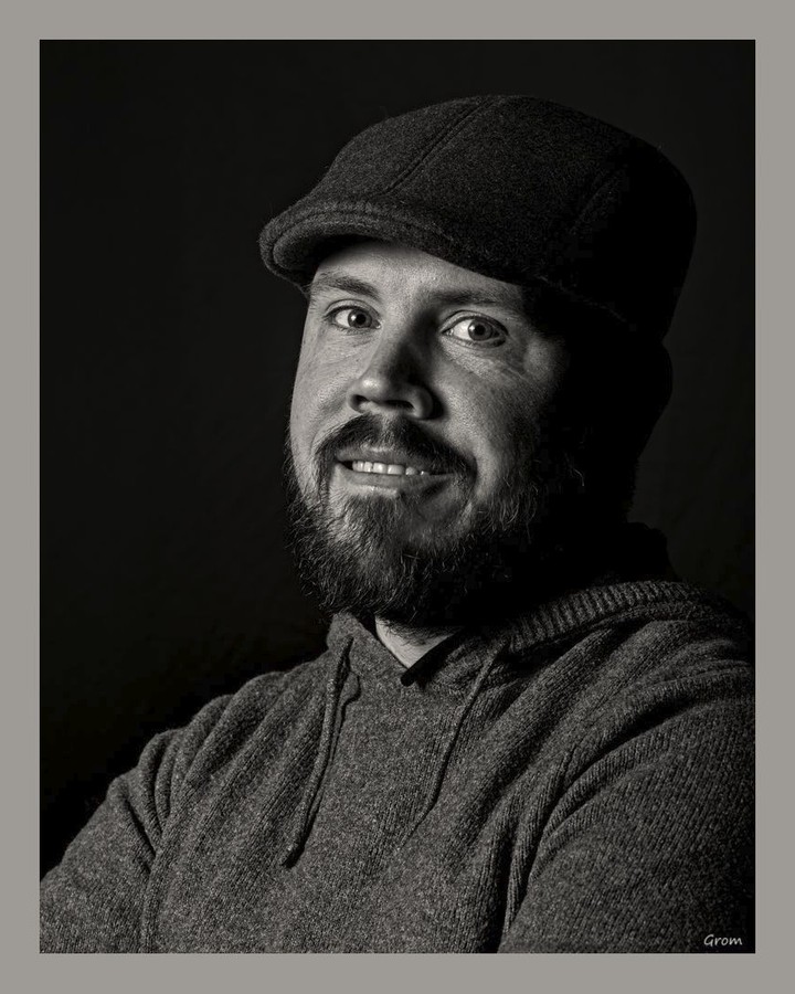 Portrait de Romain Le Gohlisse, fondateur d'Infoforma à Plomeur