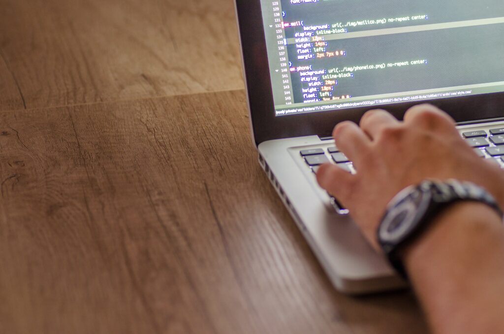 Maquette d'écran d'un site web professionnel conçu par Infoforma